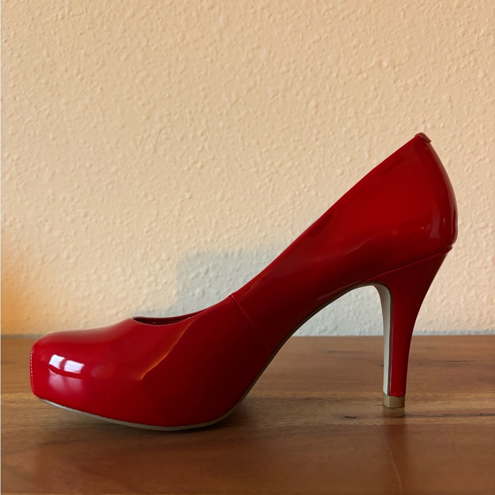 Madden Girl Red Pumps